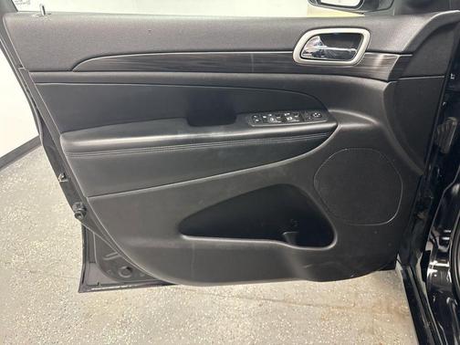 2022 Jeep Grand Cherokee Laredo