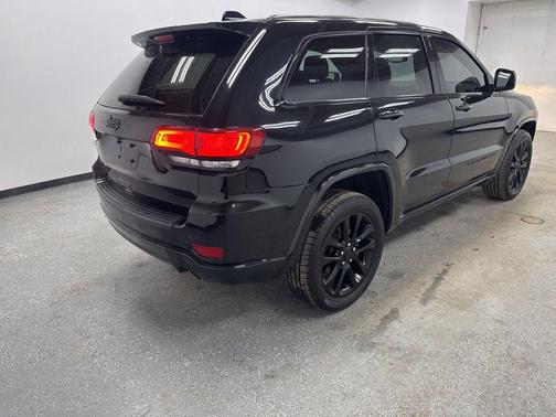 2022 Jeep Grand Cherokee Laredo
