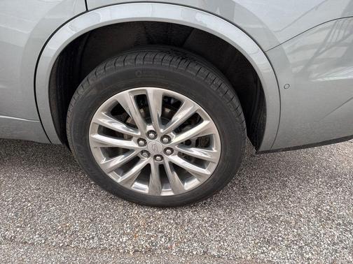 Argent Silver Metallic 2024 Cadillac XT6 Premium Luxury AWD