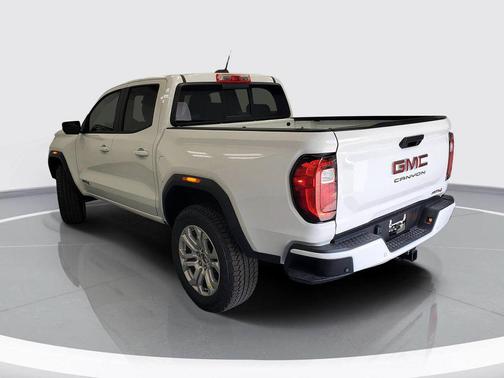 Summit White 2025 GMC Canyon AT4