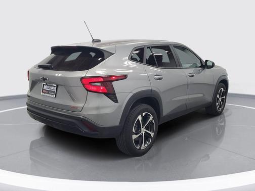 Sterling Gray Metallic 2025 Chevrolet Trax FWD 1RS