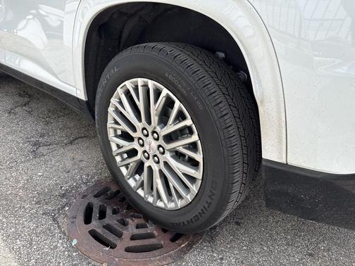 Summit White 2024 GMC Acadia Denali