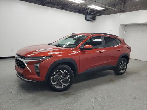 Cayenne Orange Metallic 2024 Chevrolet Trax LT
