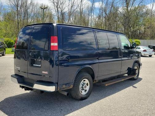2011 GMC Savana 2500 LT