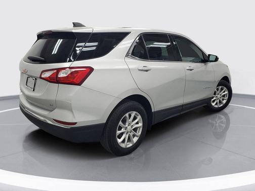 Silver Ice Metallic 2018 Chevrolet Equinox LT