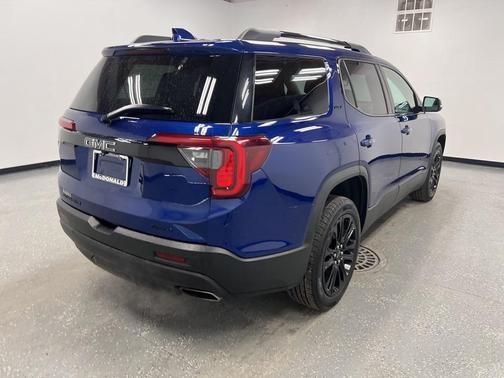2023 GMC Acadia AWD SLT