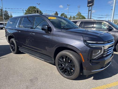 Dark Ash Metallic 2025 Chevrolet Suburban Premier