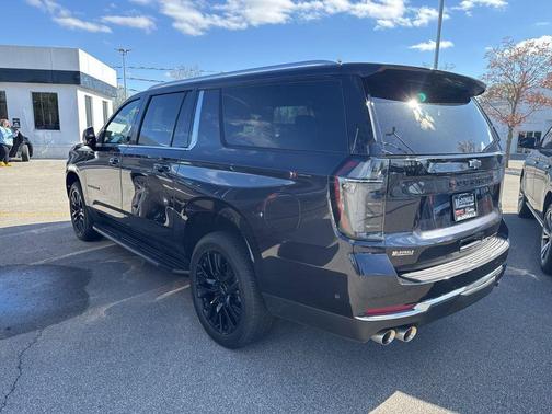 Dark Ash Metallic 2025 Chevrolet Suburban Premier