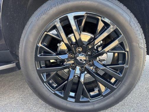 Dark Ash Metallic 2025 Chevrolet Suburban Premier