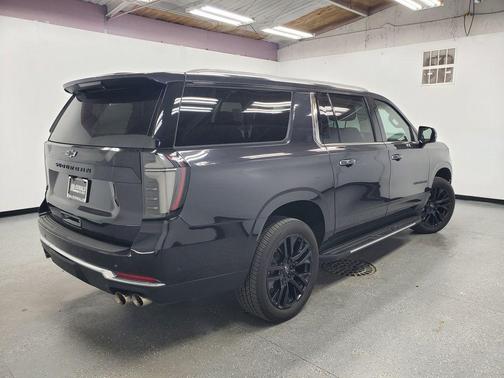 Dark Ash Metallic 2025 Chevrolet Suburban Premier