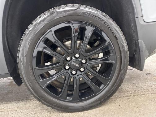 Gray 2023 GMC Acadia SLE