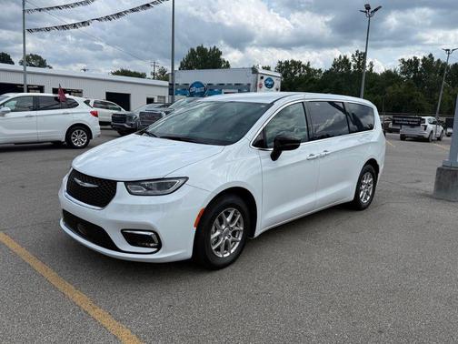 Bright White Clearcoat 2025 Chrysler Pacifica L