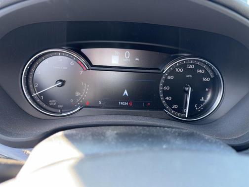 Radiant Silver Metallic 2022 Cadillac XT4 Premium Luxury