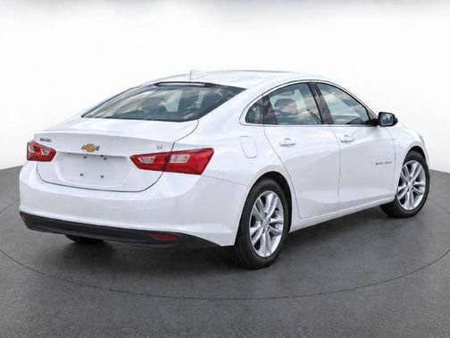 Iridescent Pearl Tricoat 2016 Chevrolet Malibu 1LT