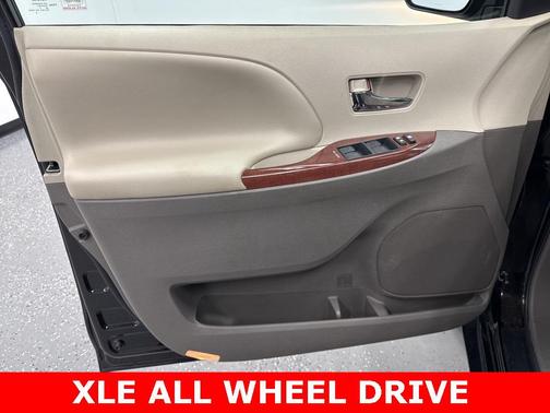 2014 Toyota Sienna XLE