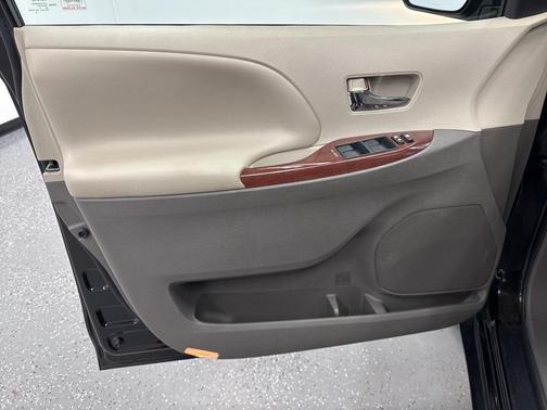 2014 Toyota Sienna XLE