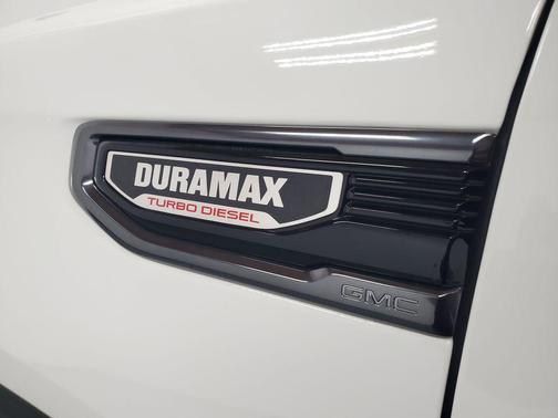 Summit White 2023 GMC Sierra 1500 AT4