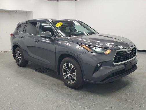 Magnetic Gray Metallic 2024 Toyota Highlander XLE