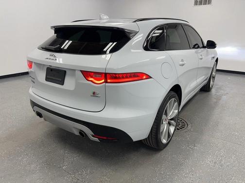 2018 Jaguar F-PACE S