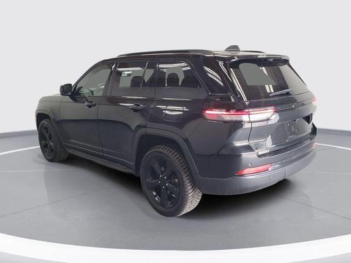 Diamond Black Crystal Pearlcoat 2024 Jeep Grand Cherokee Limited