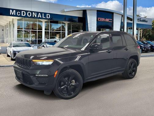 Diamond Black Crystal Pearlcoat 2024 Jeep Grand Cherokee Limited