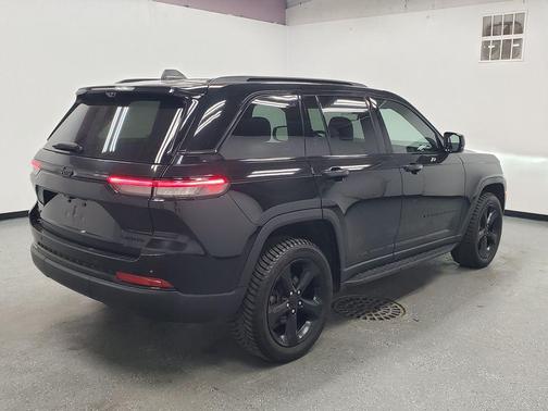 Diamond Black Crystal Pearlcoat 2024 Jeep Grand Cherokee Limited