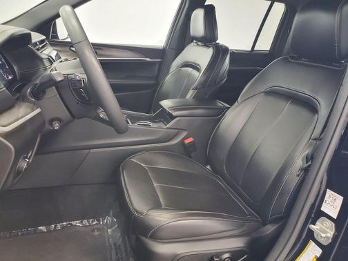 Diamond Black Crystal Pearlcoat 2024 Jeep Grand Cherokee Limited