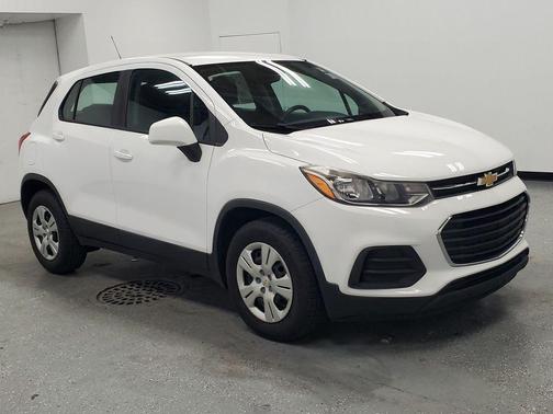Summit White 2017 Chevrolet Trax LS