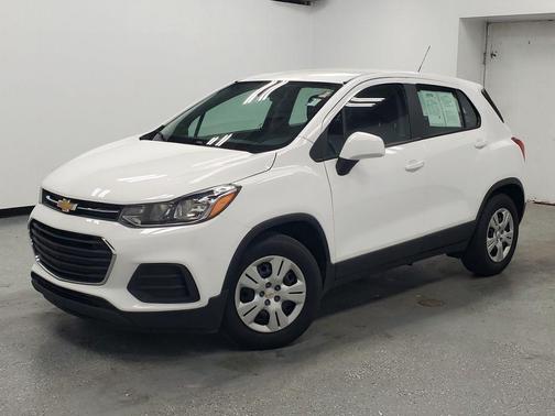 Summit White 2017 Chevrolet Trax LS
