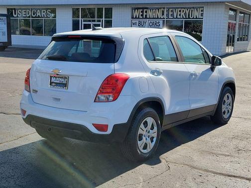Summit White 2017 Chevrolet Trax LS