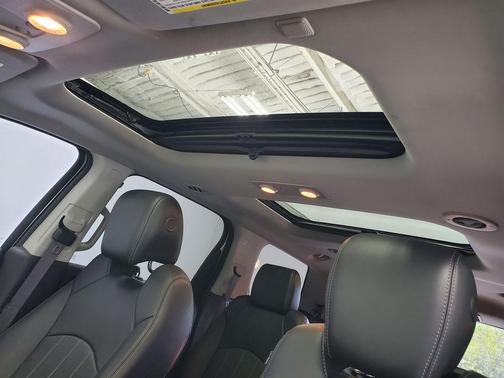 White Diamond Tricoat 2013 GMC Acadia Denali