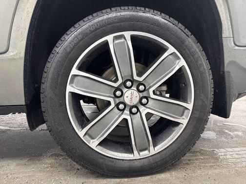 Mineral Metallic 2018 GMC Acadia Denali