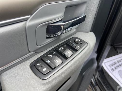 2016 RAM 1500 SLT