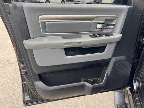 2016 RAM 1500 SLT