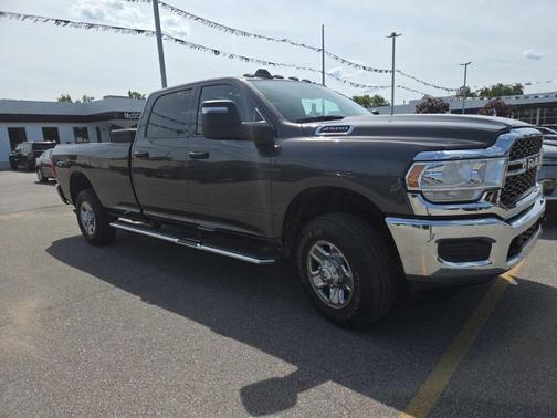 2024 RAM 2500 Tradesman Crew Cab 4x4 8' Box