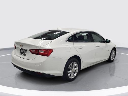 Summit White 2024 Chevrolet Malibu FWD 1LT