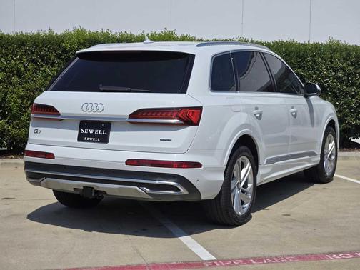 2022 Audi Q7 55 Premium Plus