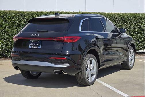 MYTHOS BLACK 2026 Audi Q5 Premium Plus TFSI quattro S tronic