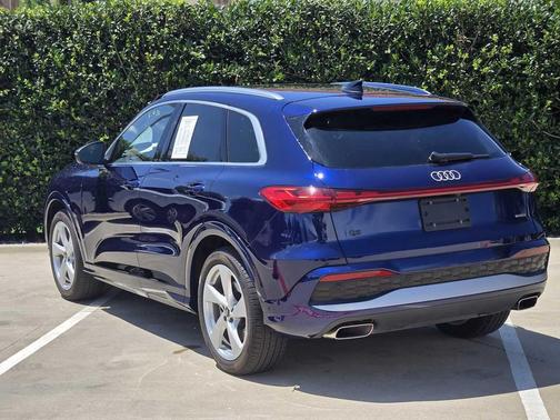 NAVARRA BLUE 2025 Audi Q5 Prestige TFSI quattro S tronic
