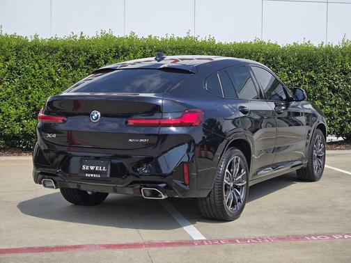 2025 BMW X4 xDrive30i