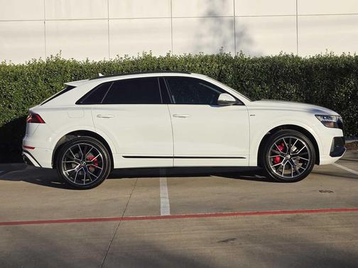 2023 Audi Q8 55 Premium Plus