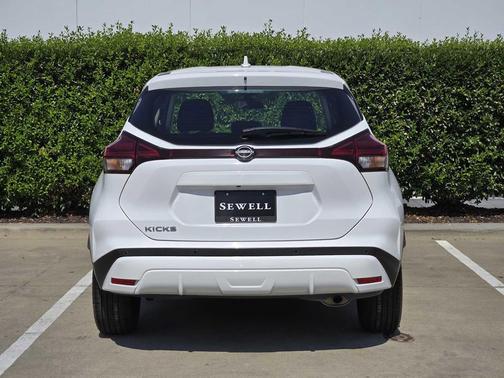 2024 Nissan Kicks S