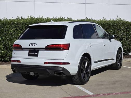 2025 Audi Q7 55 Premium Plus