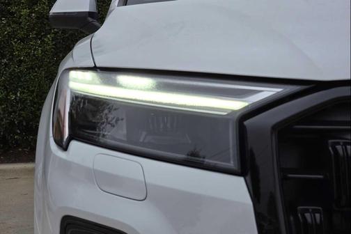 GLACIER WHITE 2026 Audi Q7 55 Premium Plus