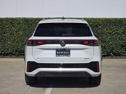 2025 Volkswagen Tiguan 2.0T SEL R-Line 4MOTION