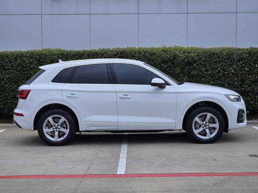 Arkona White 2024 Audi Q5 40 Premium