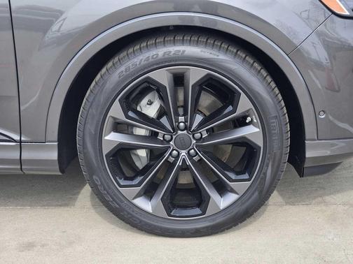2026 Audi Q7 55 Premium Plus