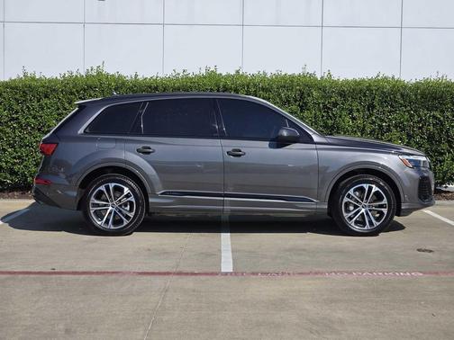 2025 Audi Q7 45 Premium Plus