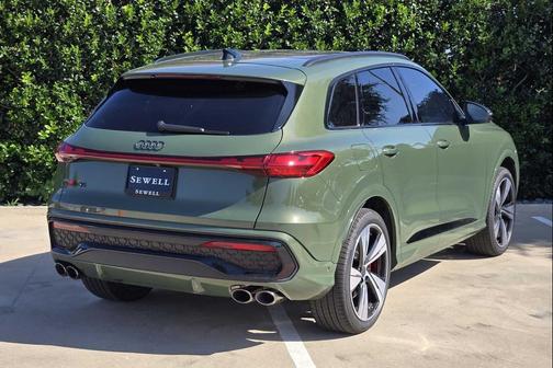 DISTRICT GREEN 2026 Audi SQ5 3.0T Prestige