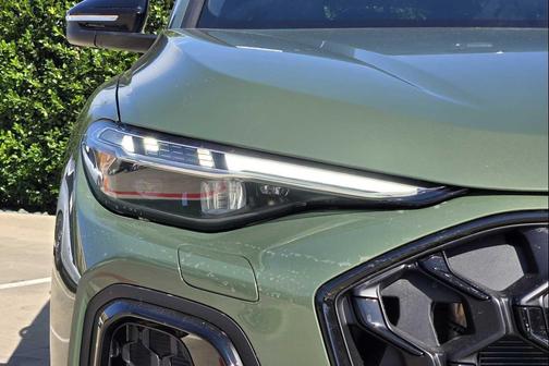 DISTRICT GREEN 2026 Audi SQ5 3.0T Prestige
